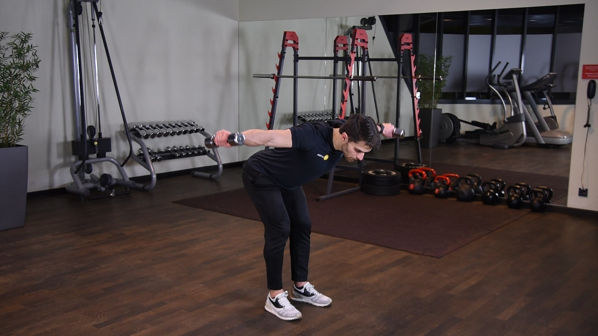 Unoszenie Hantli W Opadzie Tułowia Siedząc justbefit.pl