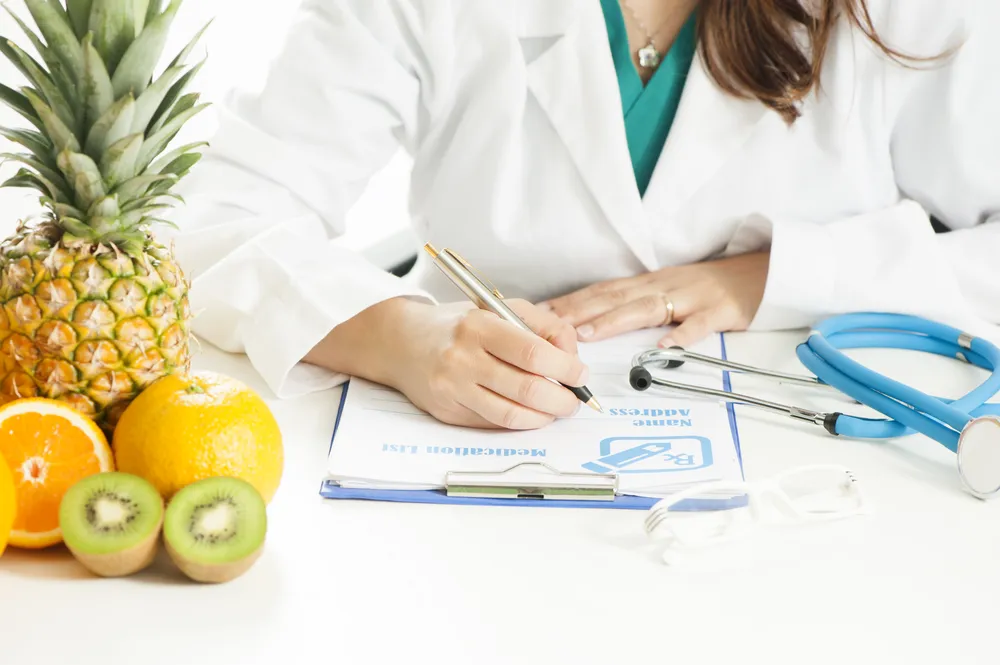 dietetyk kliniczny uzupełnia dane pacjenta