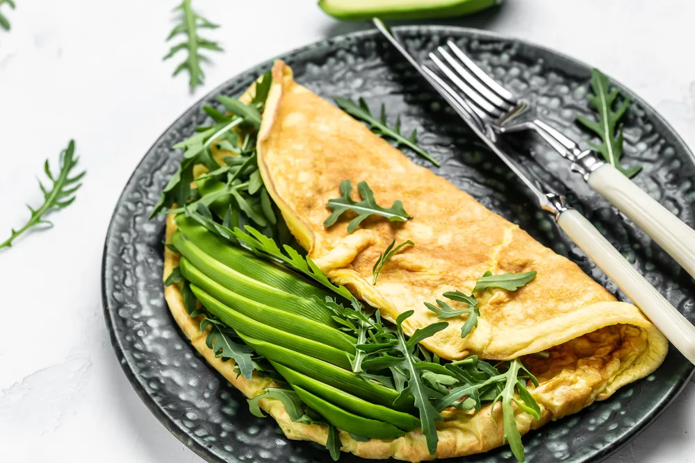 świeże naleśniki z awokado