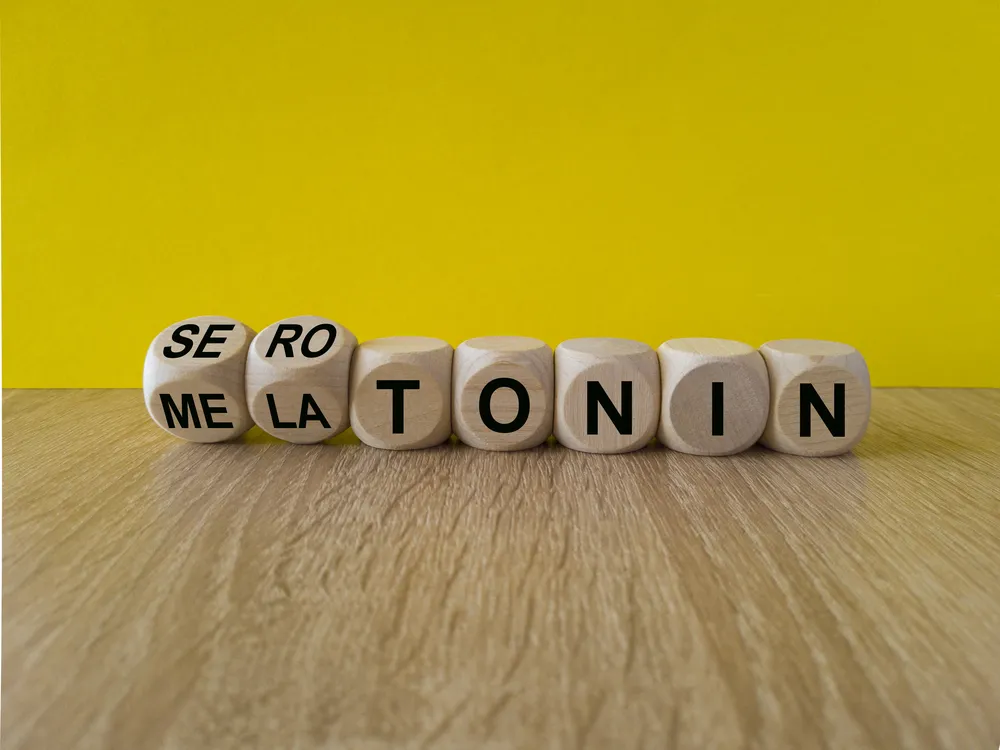 serotonina i melatonina związek