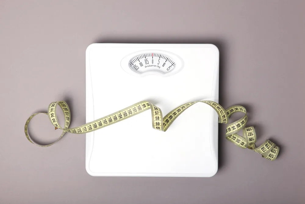 aktywność fizyczna i zbilansowana dieta jako klucz do zrzucenia nadmiernych kilogramów