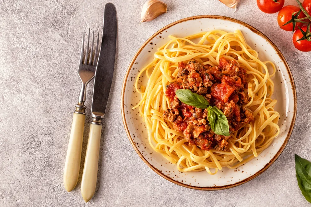 danie z makaronem spaghetti bolognese