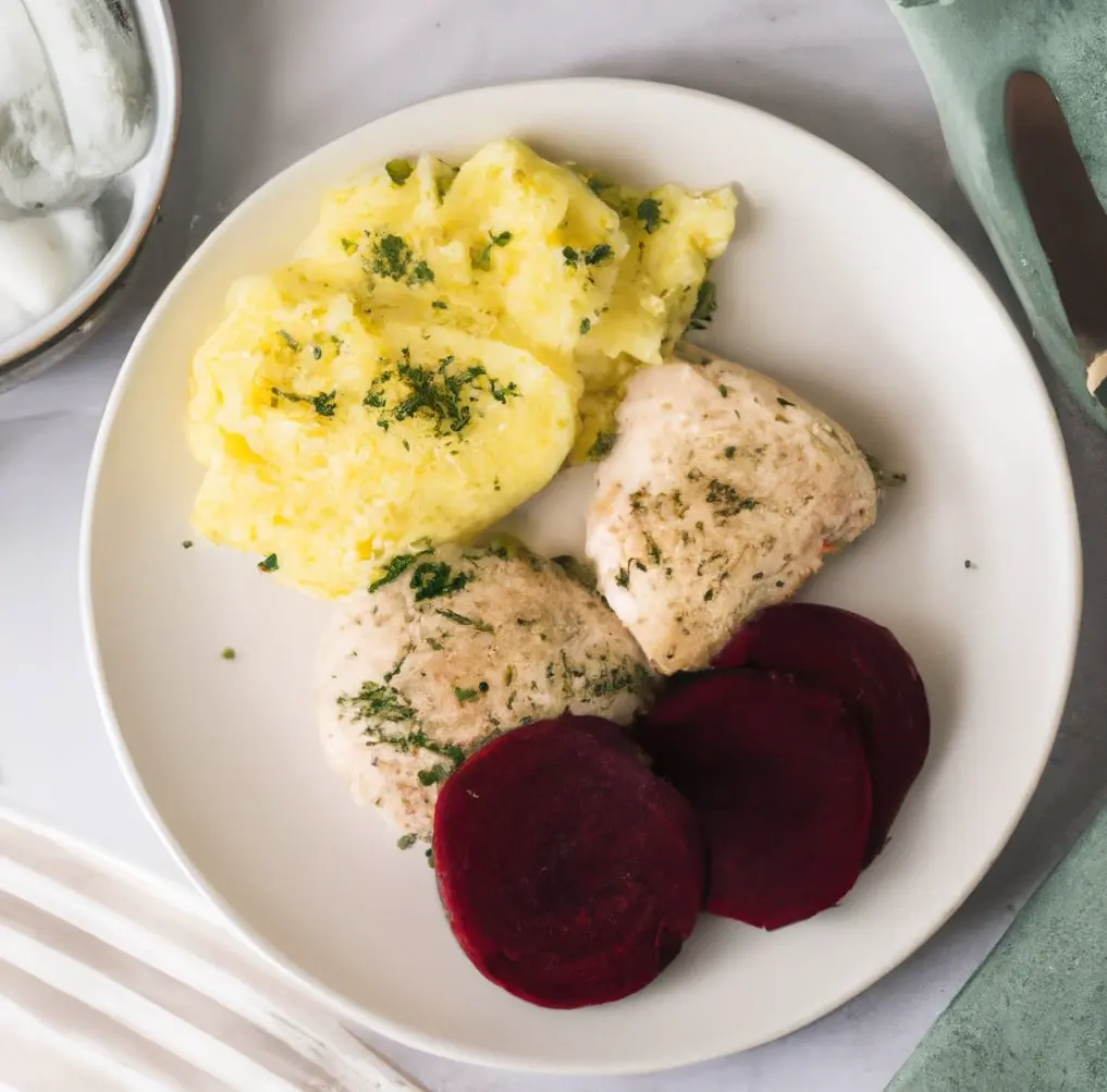 Aromatyczny kurczak gotowany na parze z puree ziemniaczanym