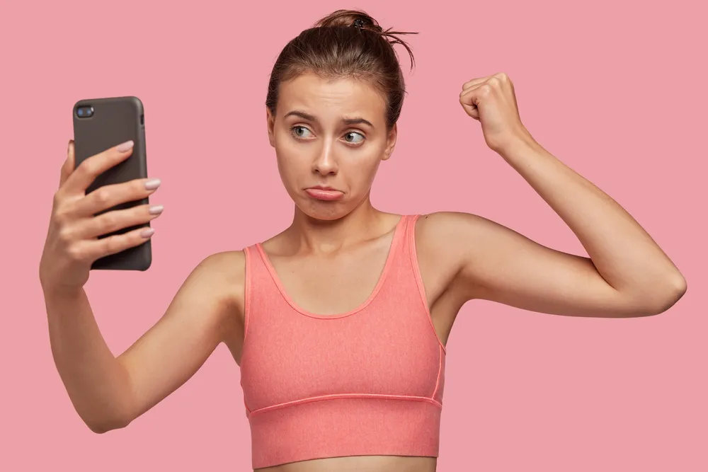 kobieta nie wie jak zmotywować się do ćwiczeń